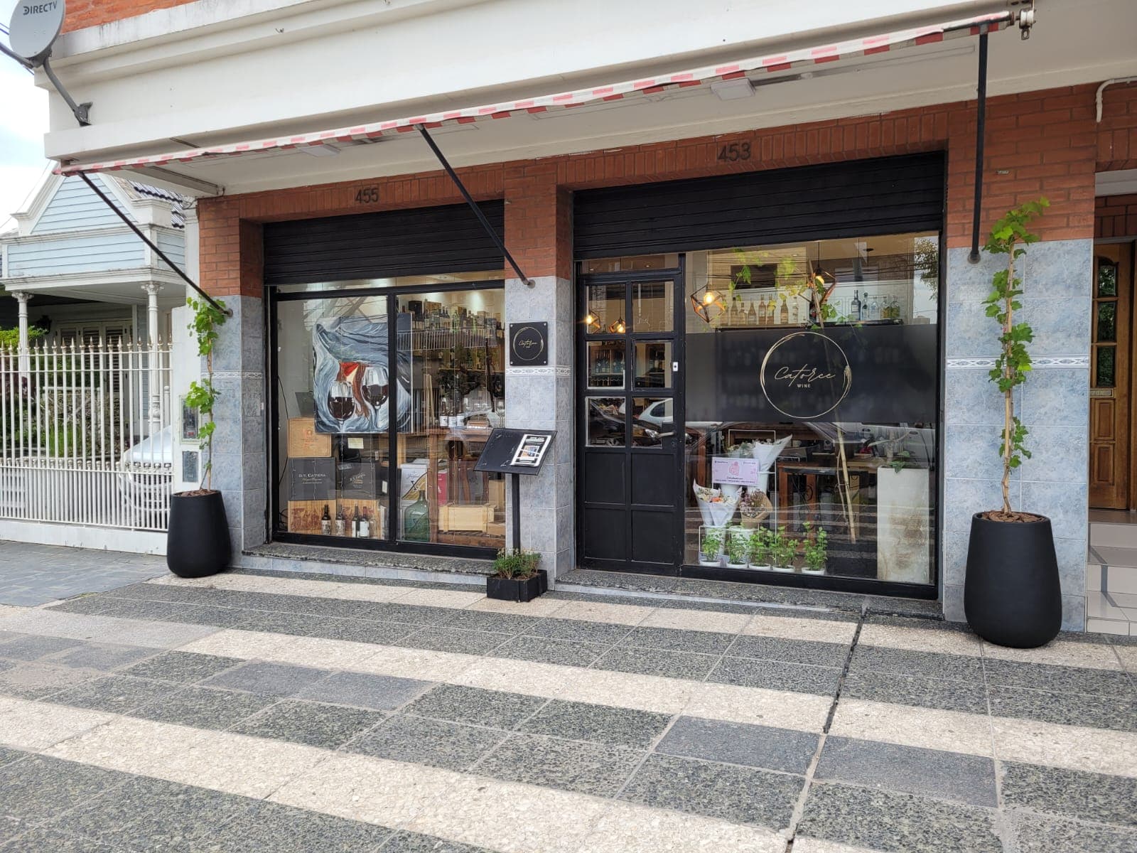 Frente del local Catorce Wine